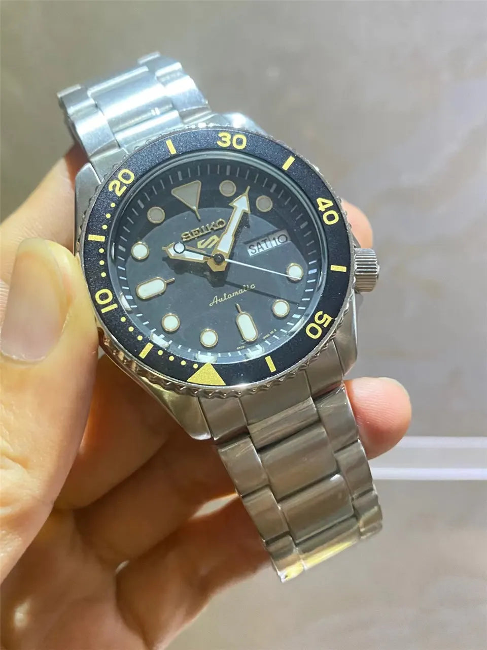 Seiko 5 Black Yellow - Hình 2
