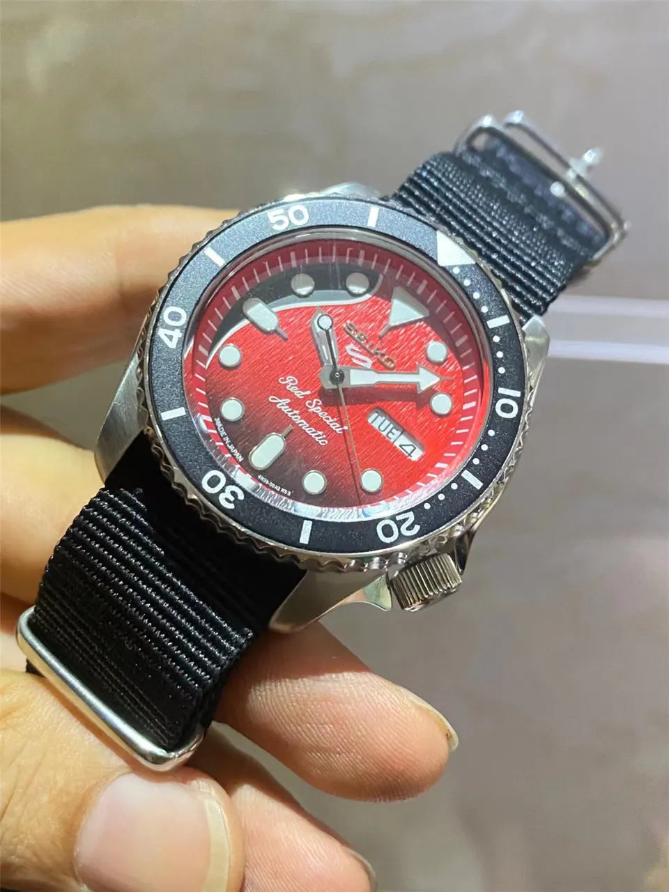 Seiko Red Special Watch - Hình 4