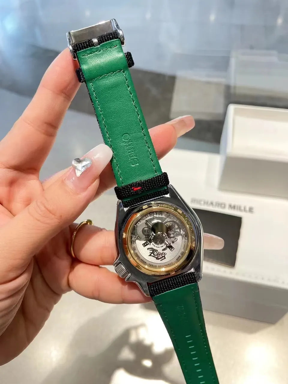 Seiko Green Dial Watch - Hình 2