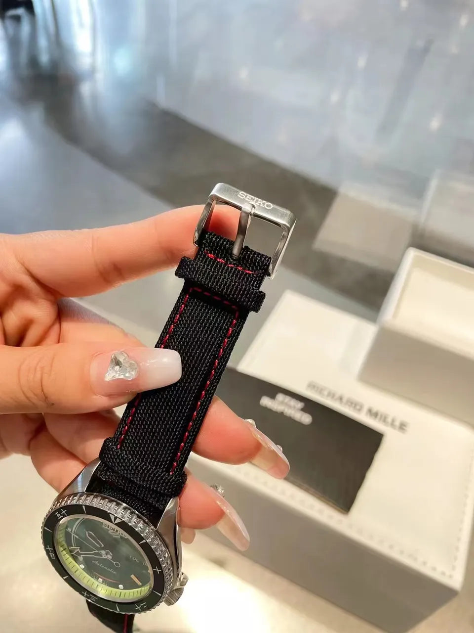 Seiko Green Dial Watch - Hình 3