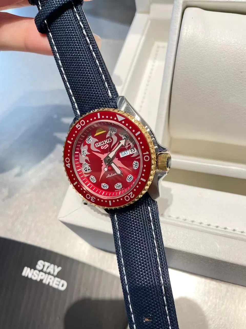 Seiko Red Dial Watch - Hình 3