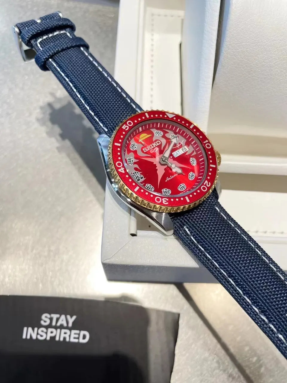 Seiko Red Dial Watch - Hình 2