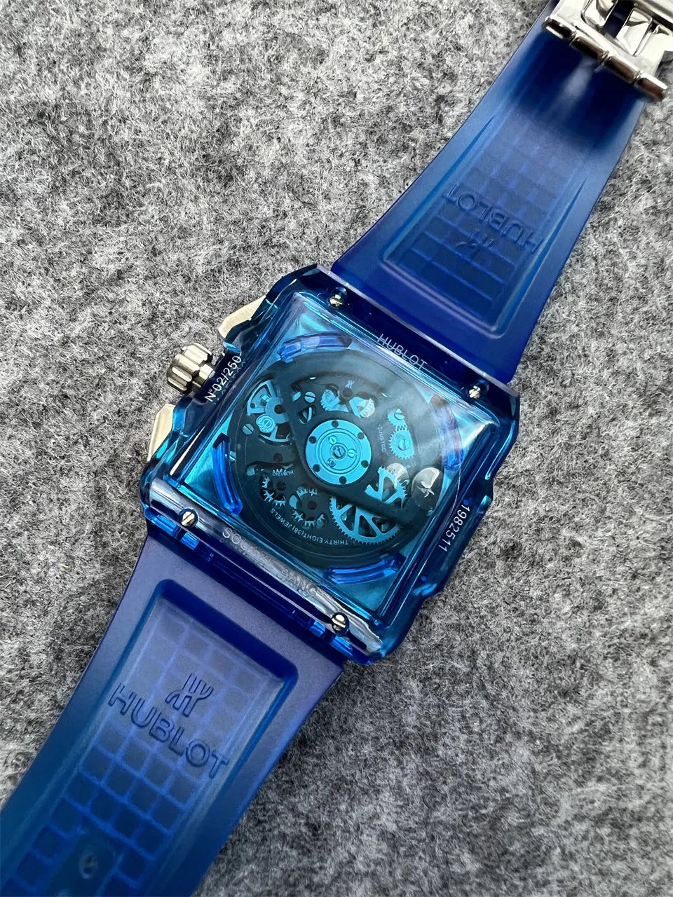 Hublot Blue Sapphire Skeleton - Hình 3