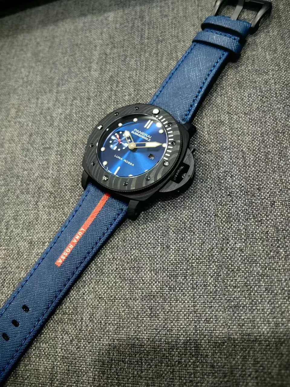 Panerai Submersible Luna Rossa - Hình 3