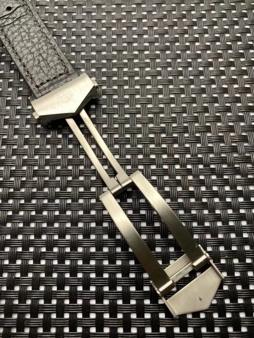 TAG Heuer Red Dial - Hình 3