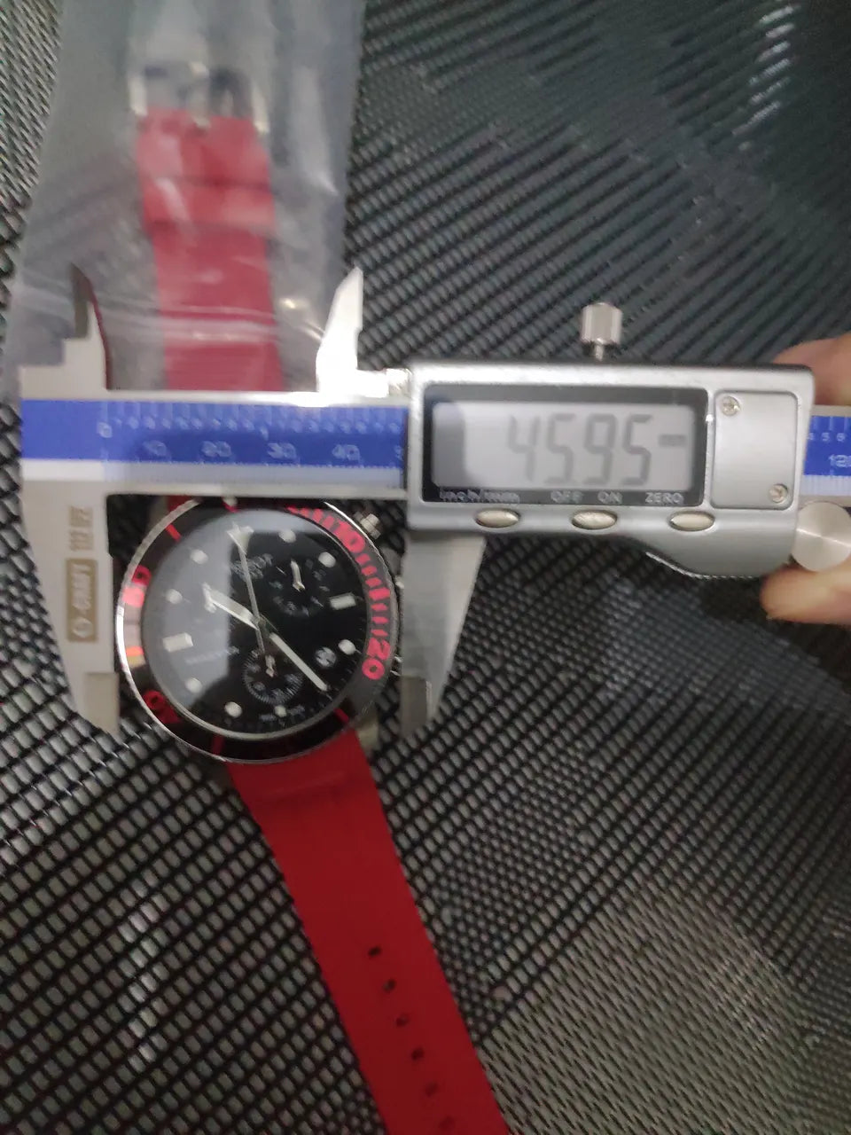 Tissot Red Rubber Chronograph - Hình 3