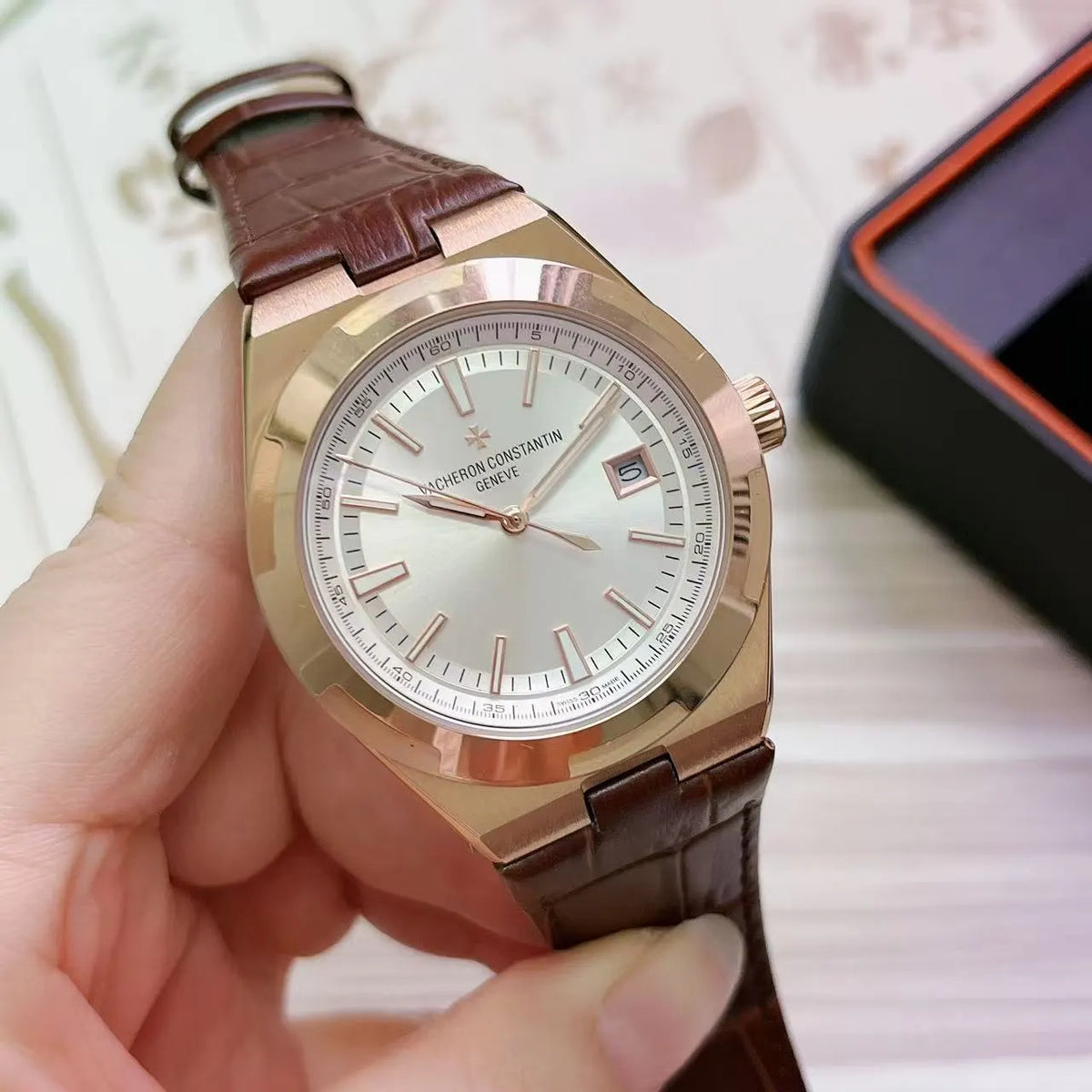 Vacheron Constantin Rose Gold overseas - Hình 2
